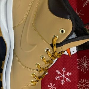 Nike air Manoa work boots